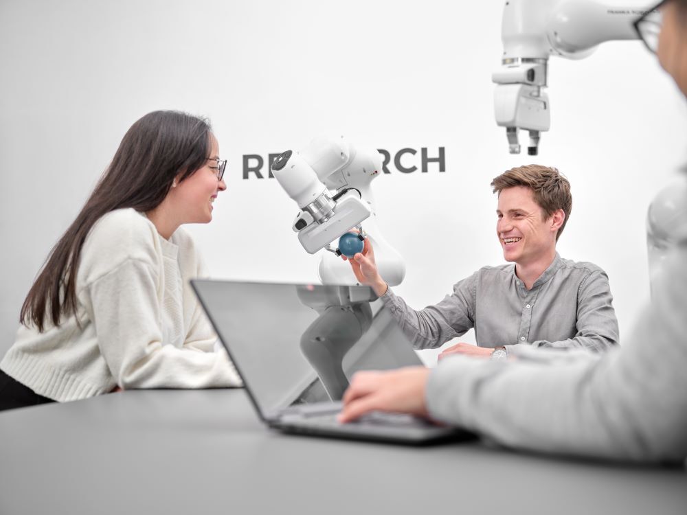 _Frank Robotics0615_Franka Grey-1