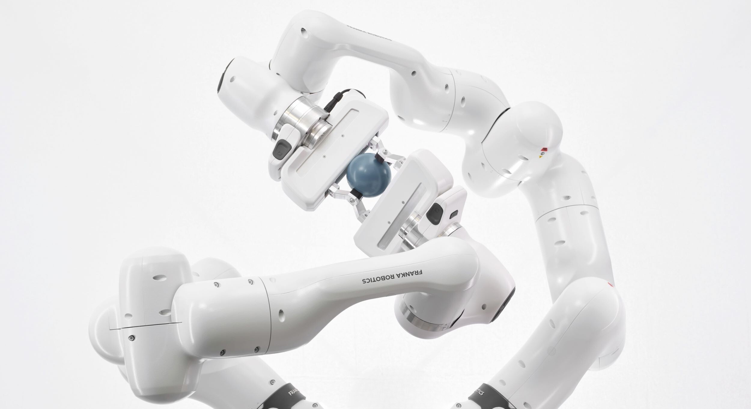 _Frank Robotics4381_Franka Grey_resized - bearbeitet